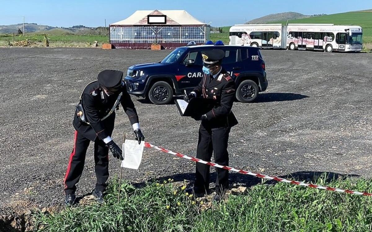 Vizzini: 63enne denunciato dai Carabinieri per costruzione abusiva ed esercizio di attività commerciale - 