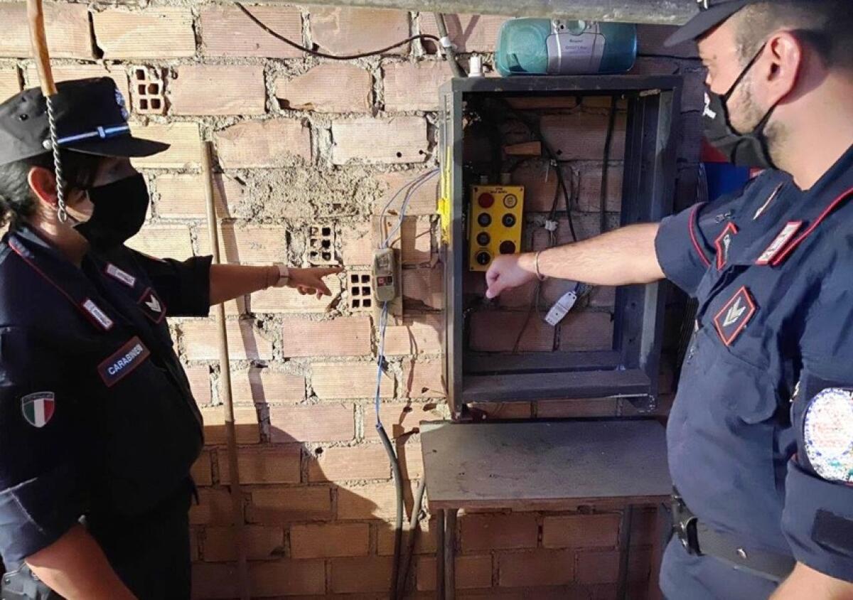 Palagonia: coniugi arrestati dai Carabinieri per furto di energia elettrica - 