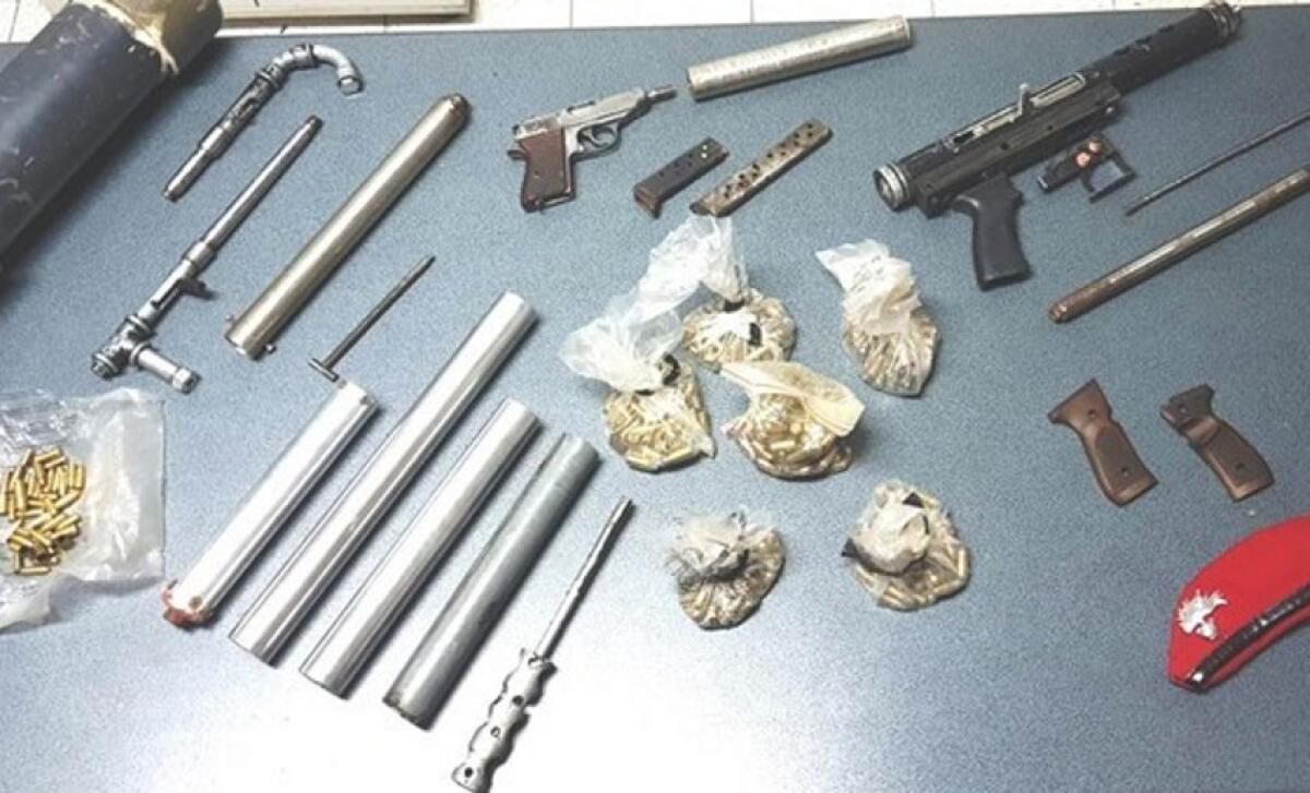 Militello: arsenale nascosto nell'ovile. I Carabinieri arrestano padre e due figli - 