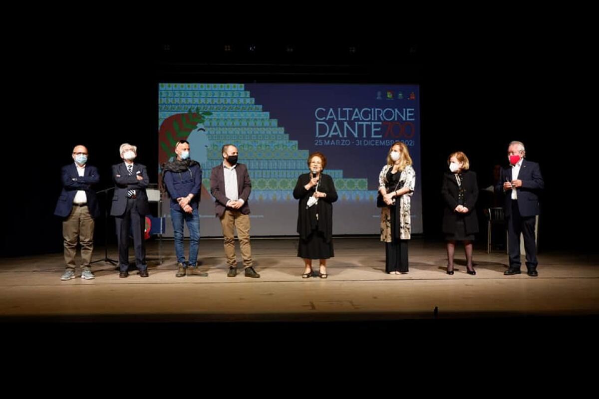 Caltagirone: cerimonia di premiazione degli studenti partecipanti al concorso di idee Dante700 - 