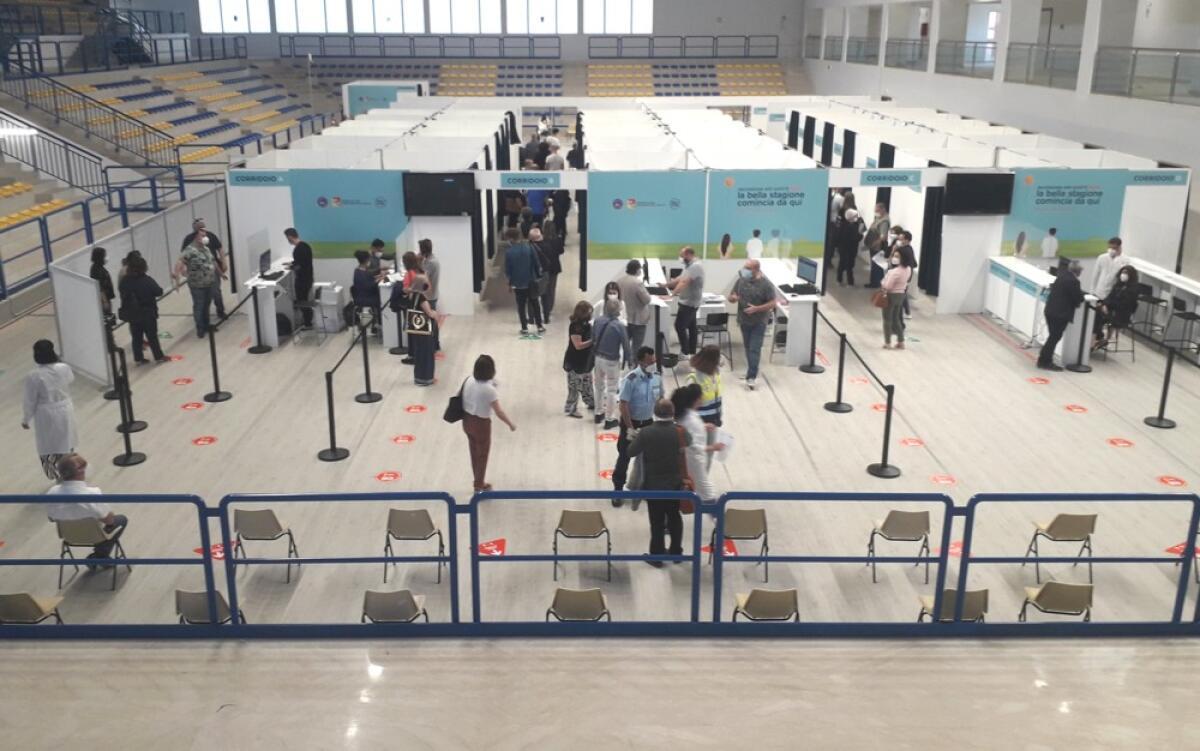 Vaccino Covid: al via la vaccinazione per gli studenti maturandi senza prenotazione - 