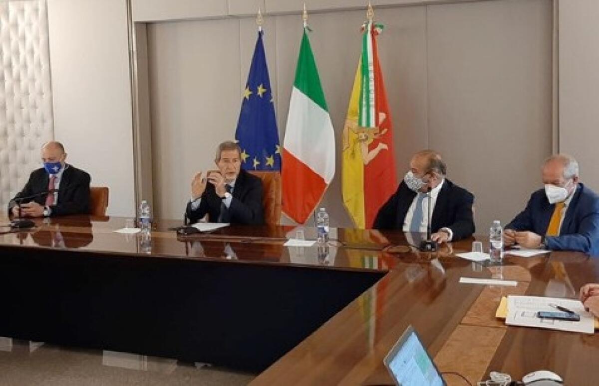 Regione Siciliana: vaccinazioni anti Covid senza prenotazione anche per i cinquantenni e di massa nelle isole minori - 