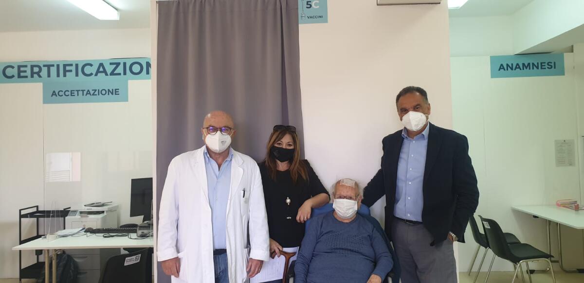 Vaccino anti Covid ad una donna di 100 anni e 5 mesi. "Vaccinatevi tutti, per la vostra salute!" - 
