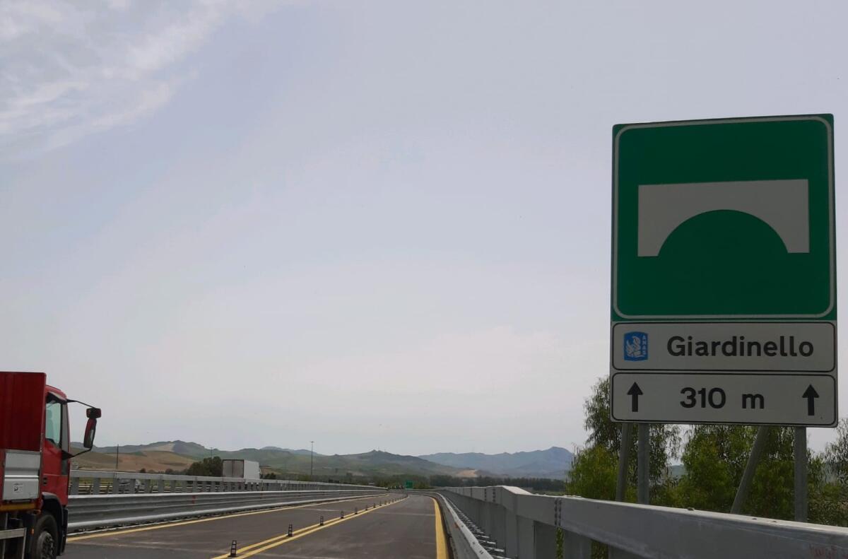 Viabilità: sulla A19 viadotto Giardinello, installate le nuove barriere laterali di sicurezza - 