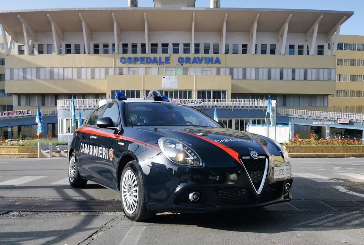Caltagirone: operazione "Requiem", armi e munizioni all'interno dell'ambulanza - 
