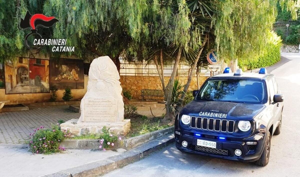 S. Michele di Ganzaria, vìola il coprifuoco e minaccia i militari: denunciato - 