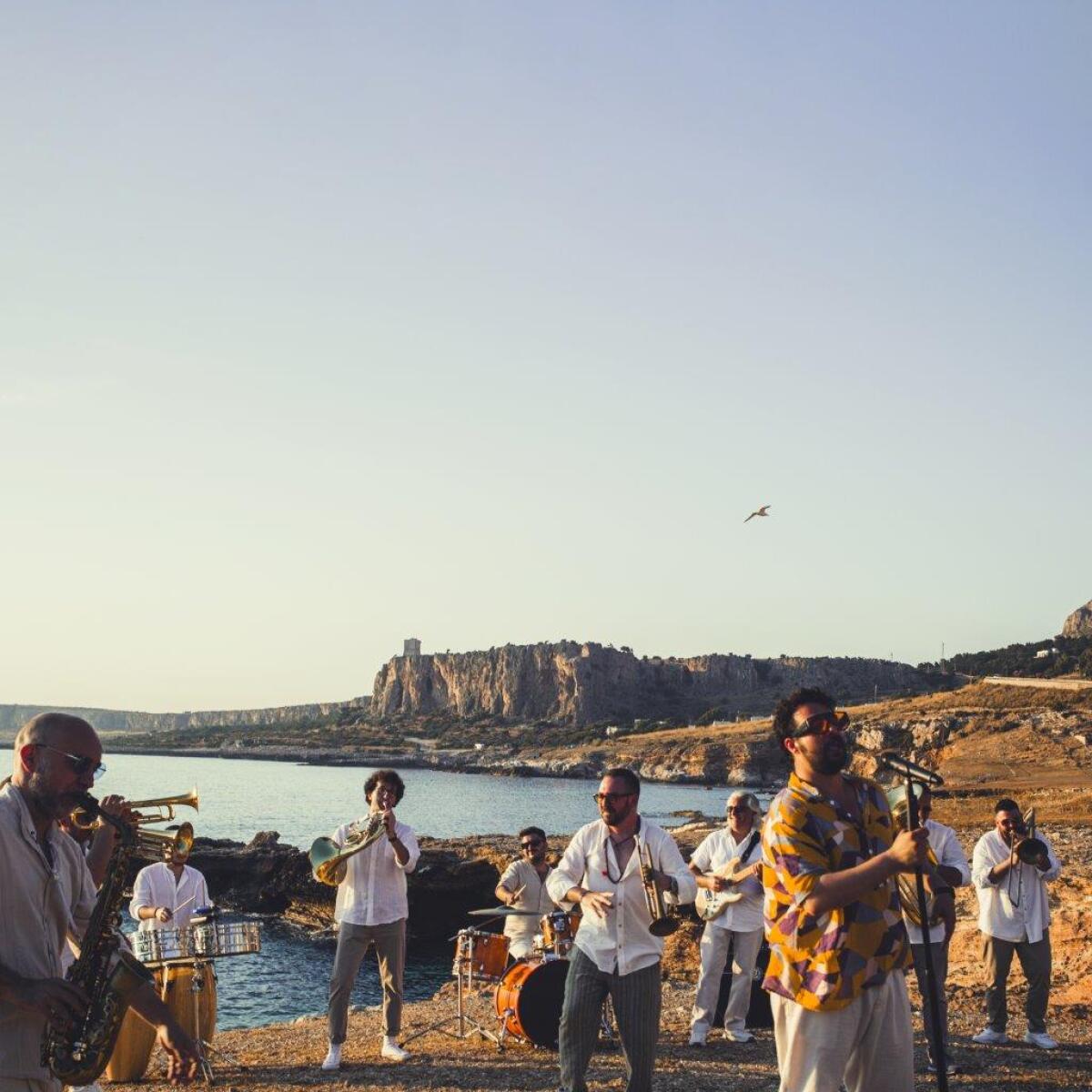 Gli Ottoni Animati e il nuovo videoclip "La Vida" girato a Makari - 