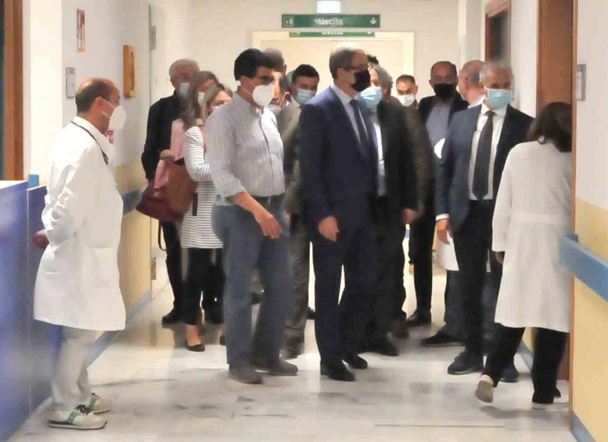 Caltagirone: il presidente Musumeci visita l'Ospedale "Gravina". Ioppolo: "no alle azioni che, in maniera tendenziosa, tendono a creare ingiustificato allarme” - 