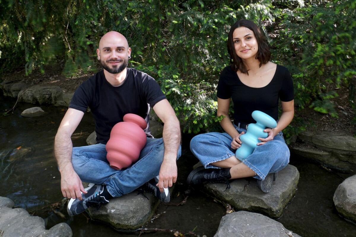 Caltagirone: i ceramisti Giampaolo Santoddì e Ilaria Biffara finalisti nel contest “Artigiano del Cuore” - 