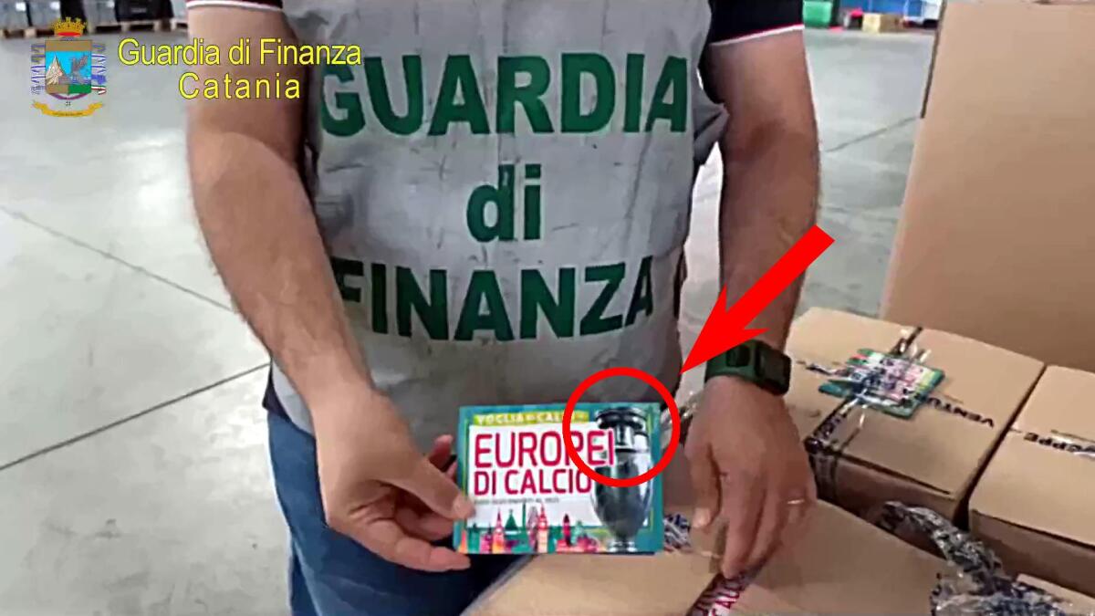 Sequestrati dalla Guardia di Finanza 9.000 calendari di "Euro 2020" - 