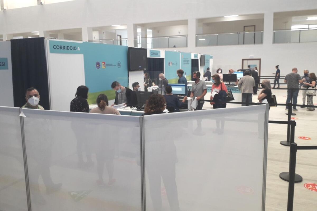 Caltagirone: tre giorni di vaccini AstraZeneca agli over 18 senza prenotazione dalle 19 alla mezzanotte - 