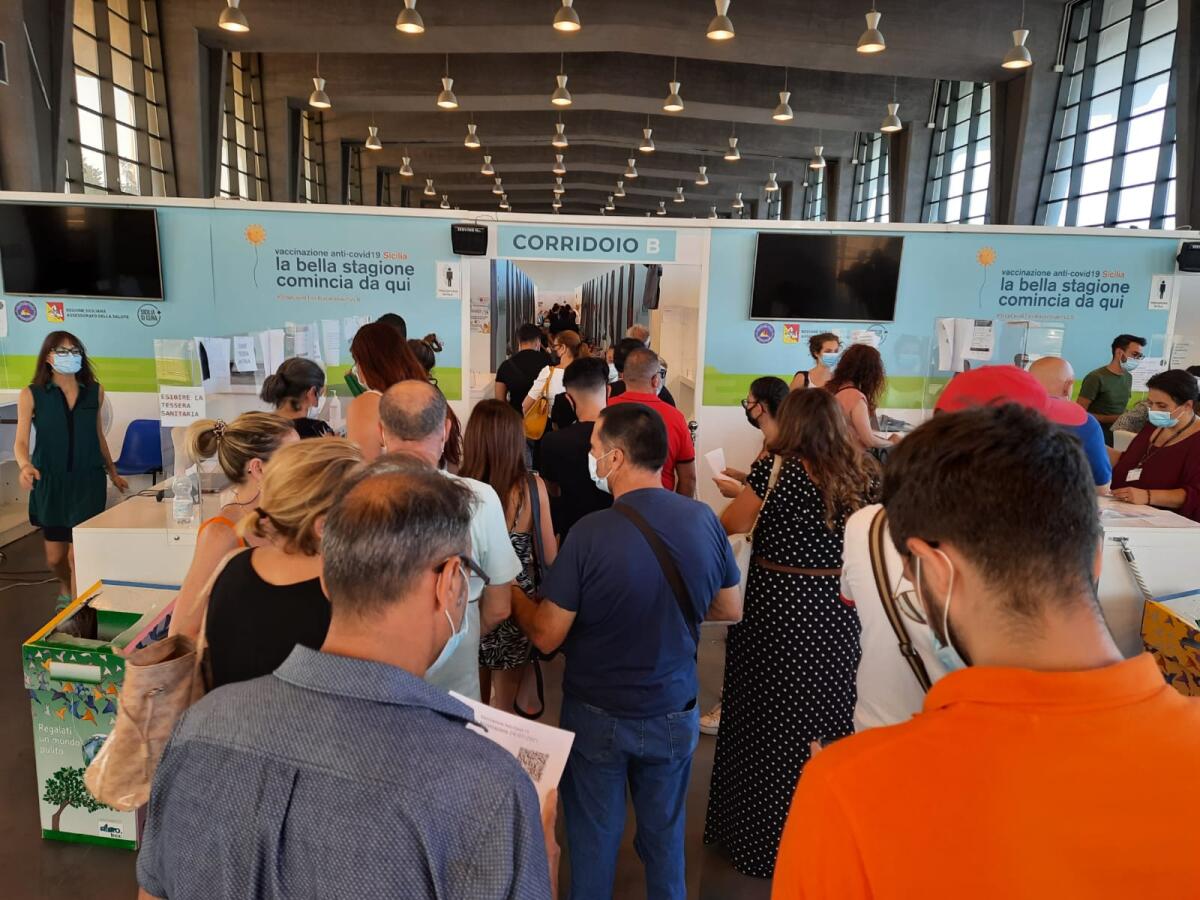 Vaccini Covid: green pass obbligatorio dal 6 agosto, aumentano i vaccinati - 