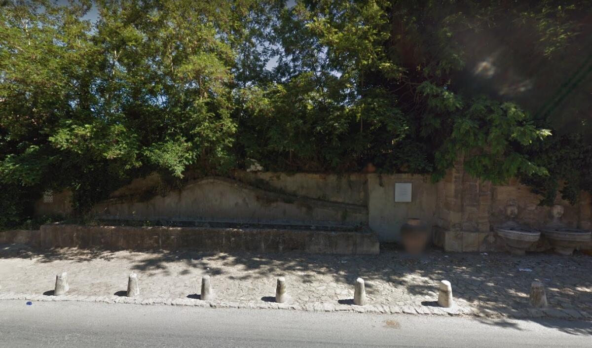 Caltagirone: in Via Fontanelle lavori di ripristino per il muro di sostegno, bevaio, strada  e marciapiedi - 