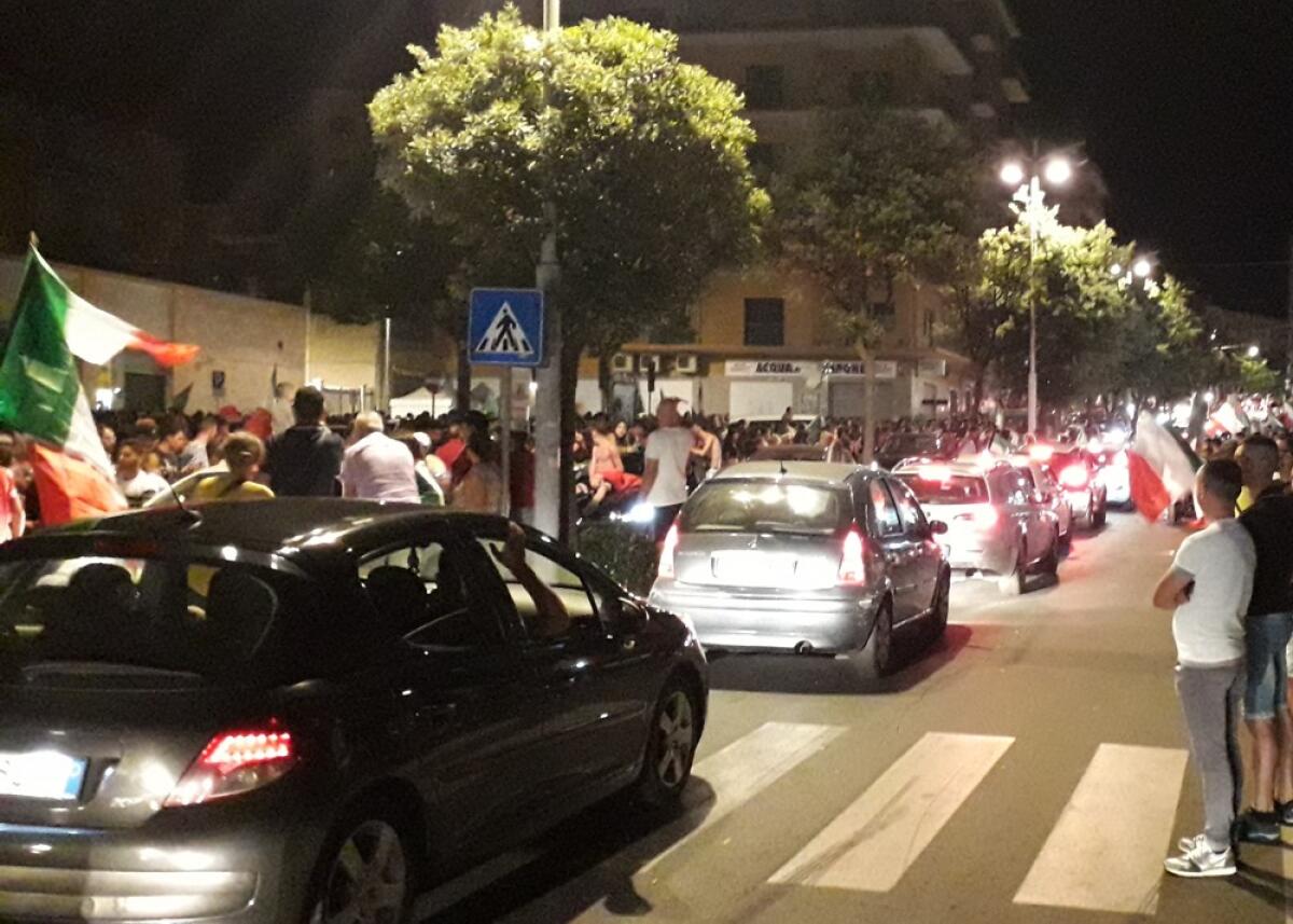 Calcio: la Nazionale vince gli Europei 2020, esultanza incontenibile nelle vie della città - 