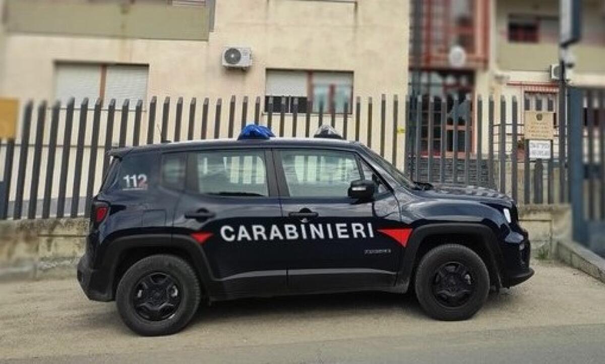 Raddusa: i Carabinieri denunciano 9 persone per furto di energia elettrica - 