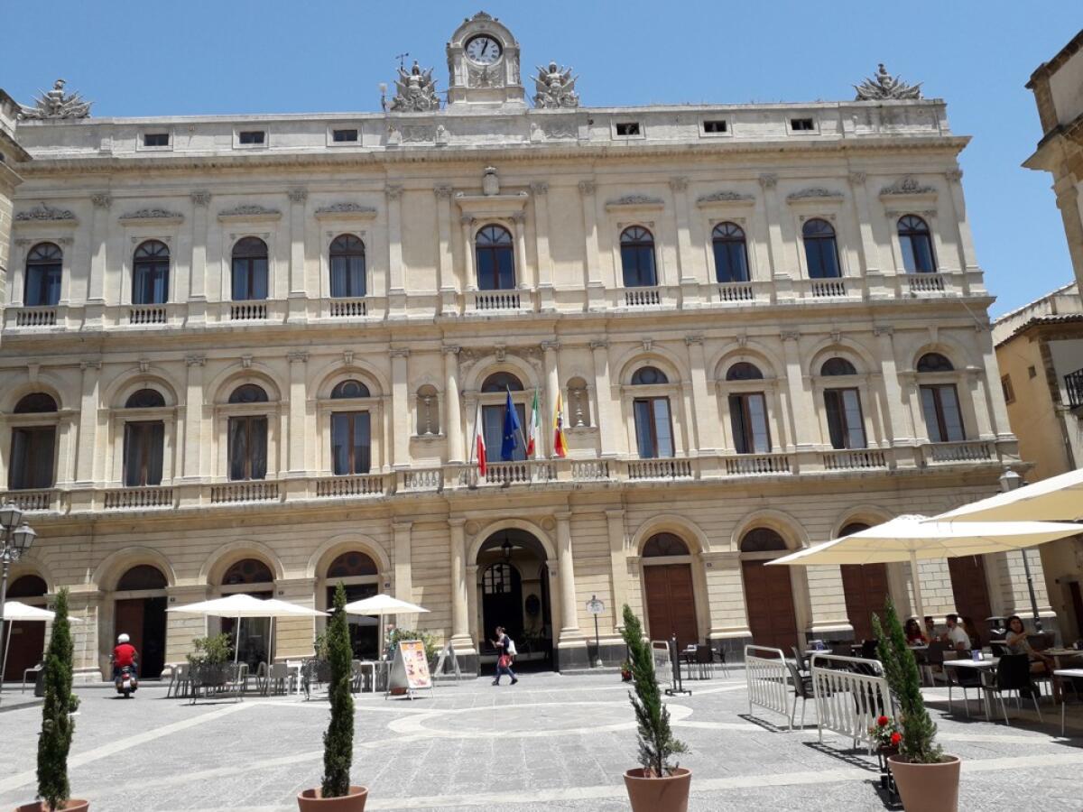 Caltagirone, Scala illuminata: indennizzi per gli esercizi commerciali costretti a chiudere - 