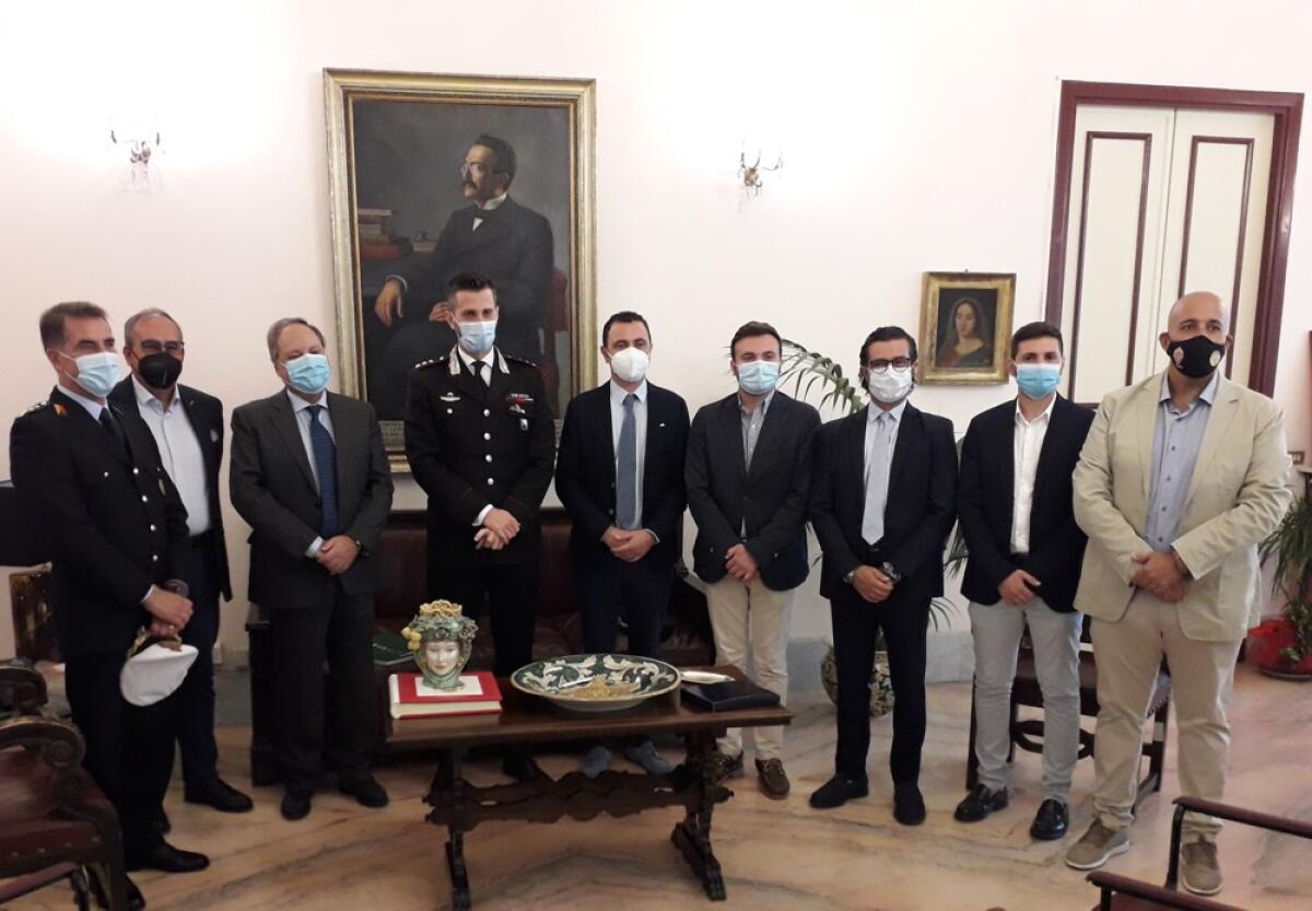 Caltagirone: al municipio incontro di commiato del Capitano dei Carabinieri Sergio Vaira - 