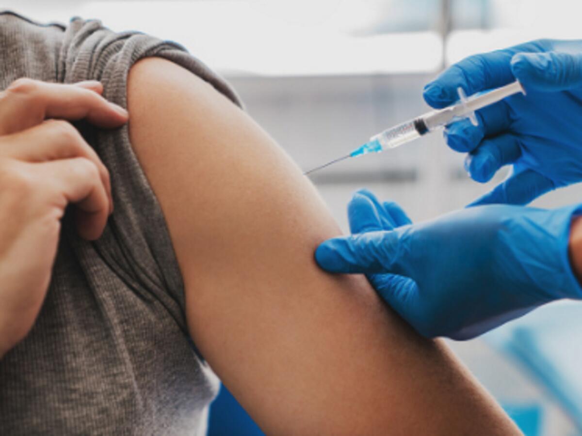 Vaccini Covid: per il presidente dell'Ordine dei Medici di Catania, La Mantia, "terza dose indispensabile" - 