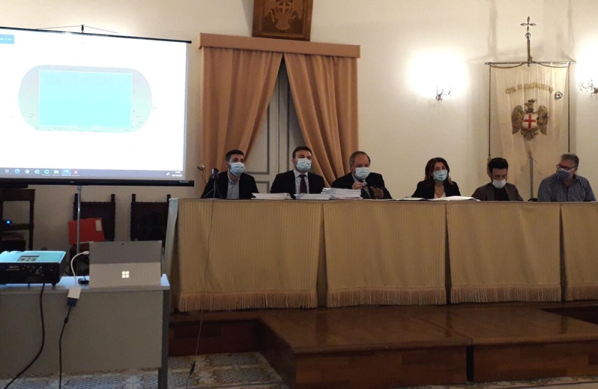 Caltagirone: il Coni da l'ok ai progetti per la ristrutturazione dello stadio "Agesilao Greco", pattinodromo e palazzetto dello sport - 