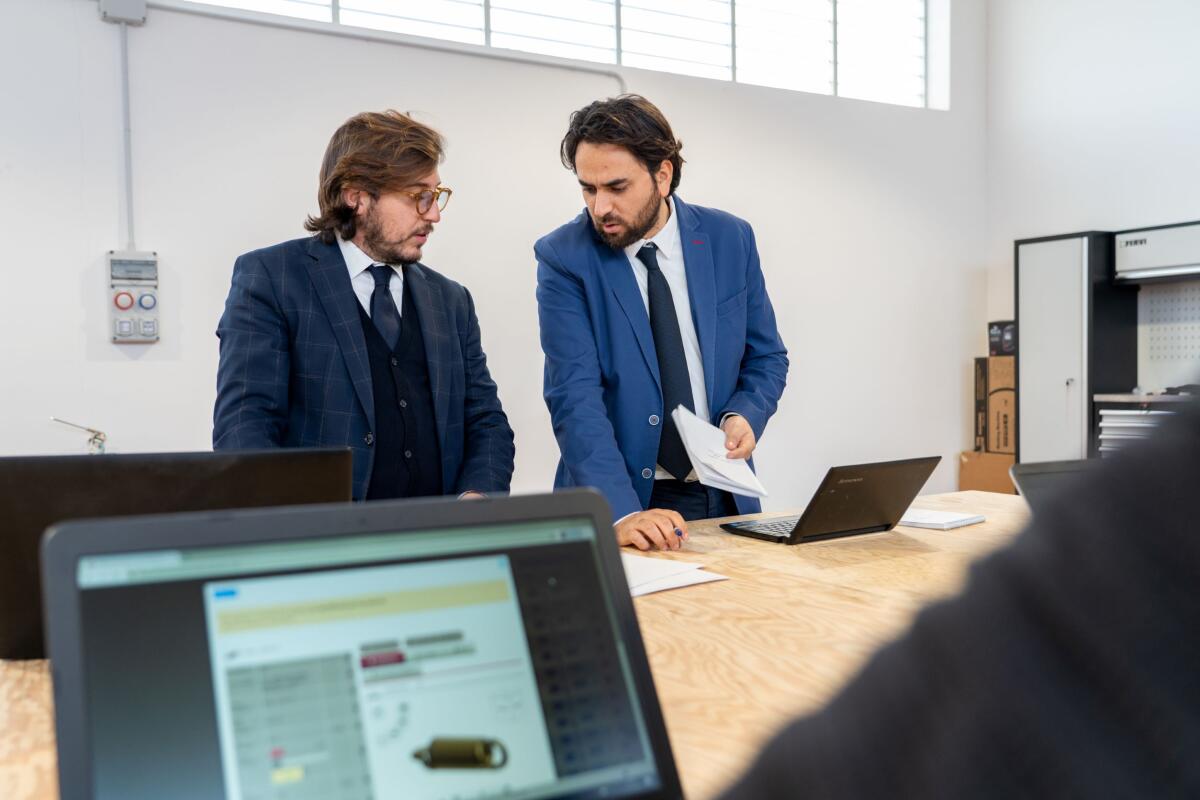 La start up siciliana REIWA Engine presenta il robot SandStorm per la pulizia dei pannelli solari - 