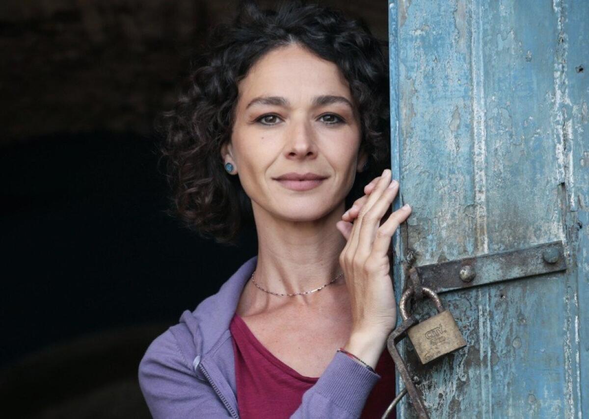 L'attrice Nicole Grimaudo su Rai 1 ai "Soliti ignoti" e nel film "Tutta colpa della fata Morgana" - 