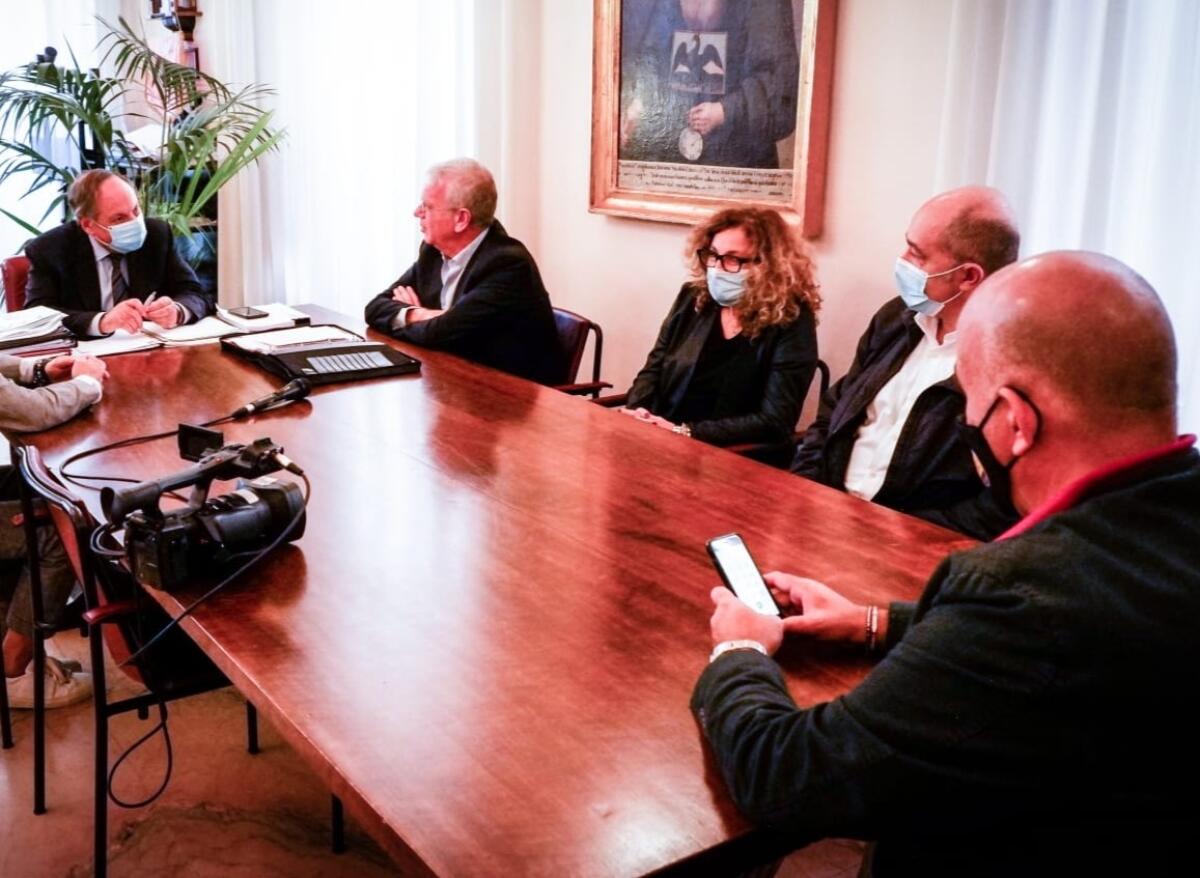 Lavori in corso o finanziati  per quasi 1,7 milioni di euro. Incontro fra Giunta municipale e presidente Iacp - 