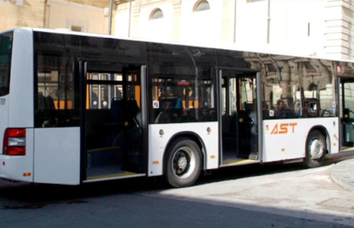 Caltagirone: lunedì e martedì intensificato il trasporto pubblico da e per il cimitero - 