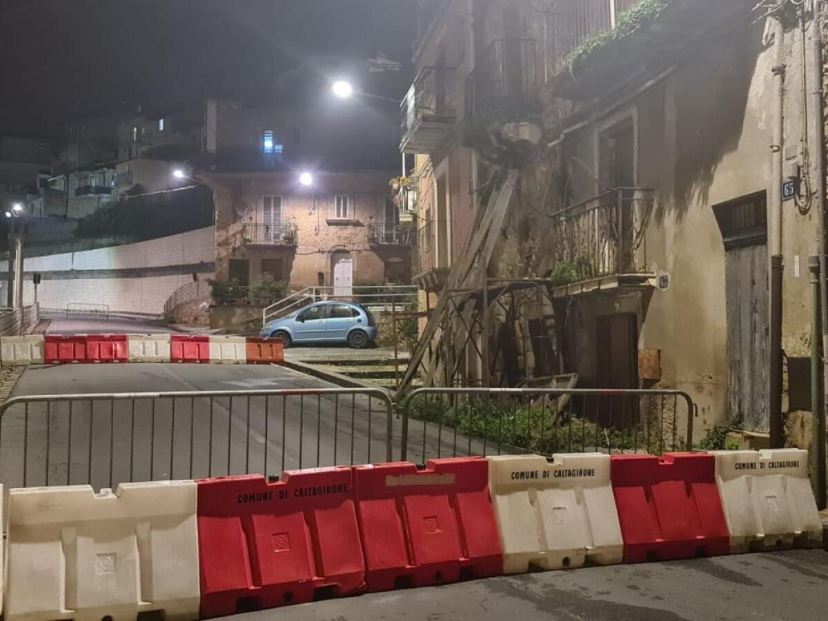 Caltagirone: in via Circonvallazione di ponente pericolo crollo di alcuni immobili. Istituito il divieto di transito - 