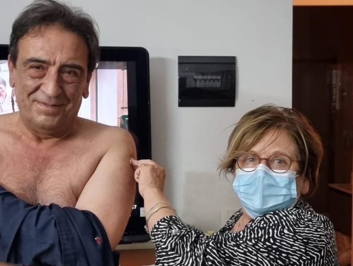 Vaccino anti-Covid: al via le terze dosi anche senza prenotazione per gli aventi diritto - 