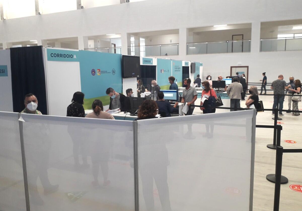 Sondaggio Demopolis: gli Hub vaccinali premiati da 8 siciliani su 10 - 