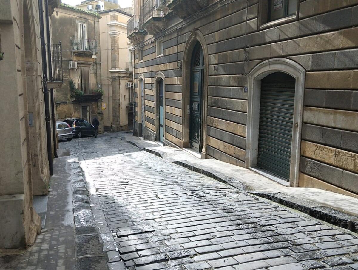 Caltagirone: riparata la rete idrica, riapre al transito la via Infermeria - 