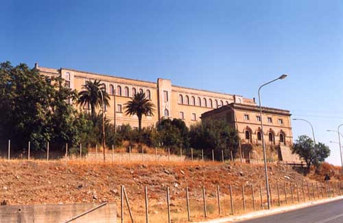 Caltagirone: l'ex "Agrario" dei Cappuccini potrebbe essere utilizzato dai Carabinieri, questa la proposta dell'on. Rizzo - 