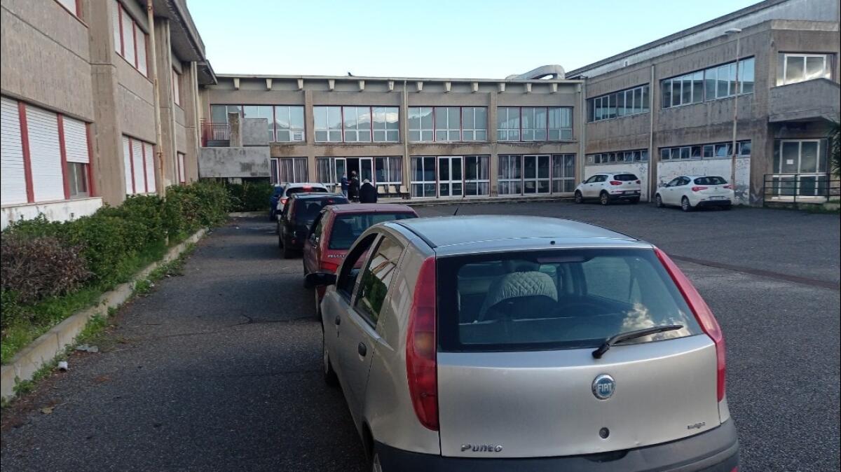 Scuole, i sindaci chiedono lo screening per la riapertura: «L'alternativa? Aule chiuse fino al 15 gennaio» - 