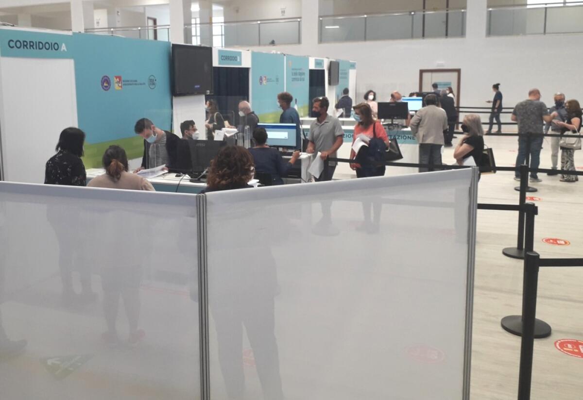 Vaccinazioni anti-Covid nel fine settimana anche senza prenotazione per la fascia 5-18 anni e per gli over 50 - 