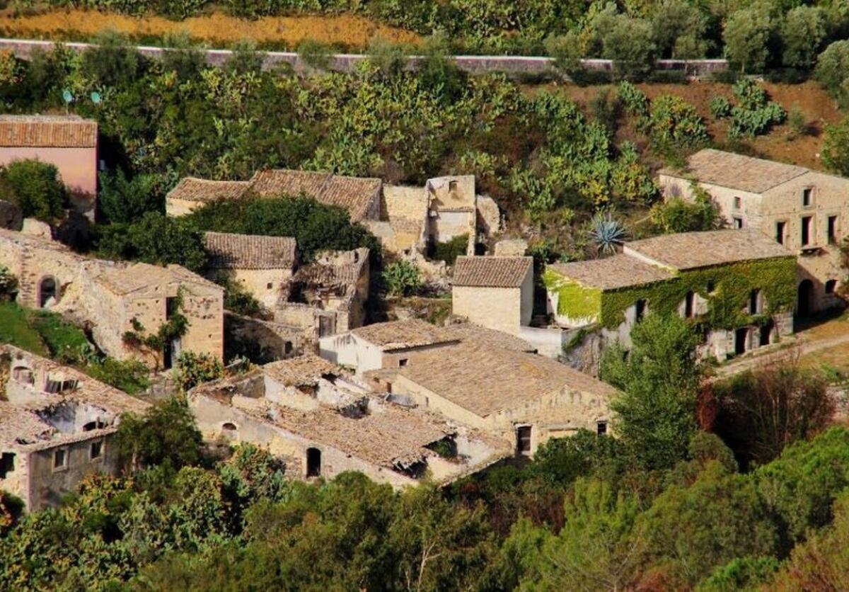 Vizzini: dalla Regione 20 milioni di euro per il borgo "A Cunziria". Per il M5 stelle "procedura inaccettabile" - 