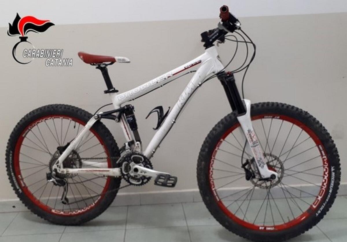 Caltagirone: gli rubano la bici e la trova in vendita su internet. I Carabinieri denunciano due minori per furto aggravato - 