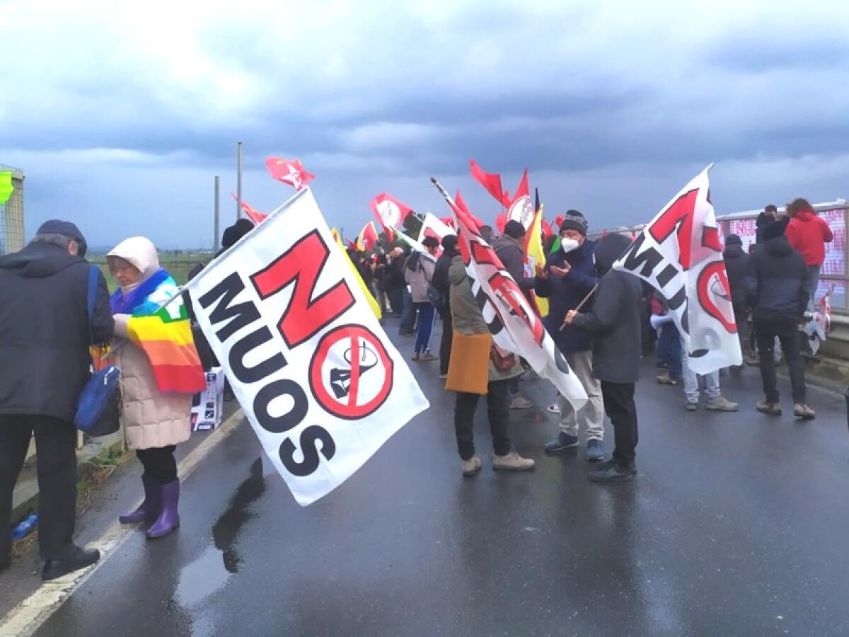 NO-MUOS: manifestazione a Sigonella per dire basta con la militarizzazione crescente - 