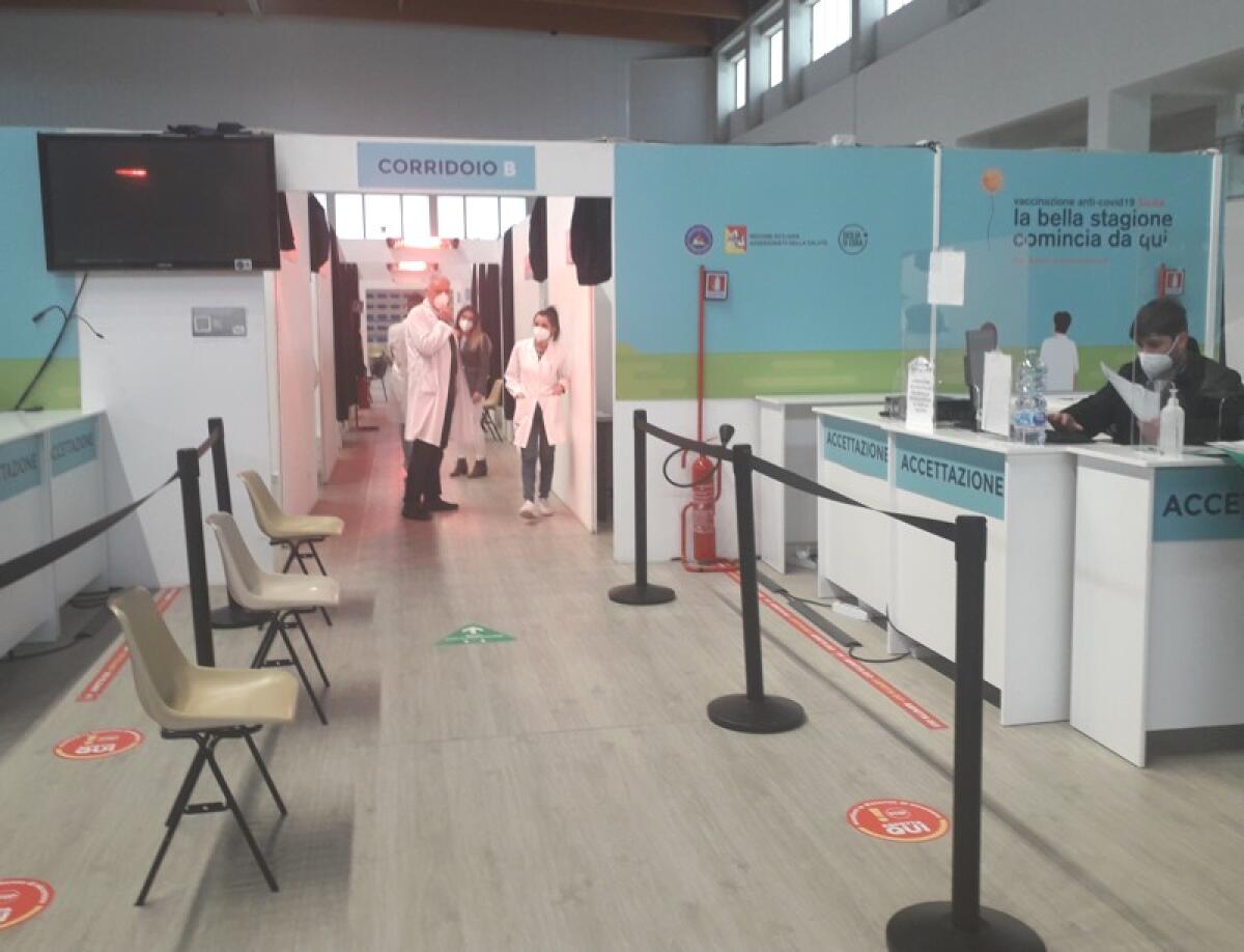 Vaccini Covid: da oggi hub chiusi, somministrazioni nei nuovi siti dell'Asp di Catania - 