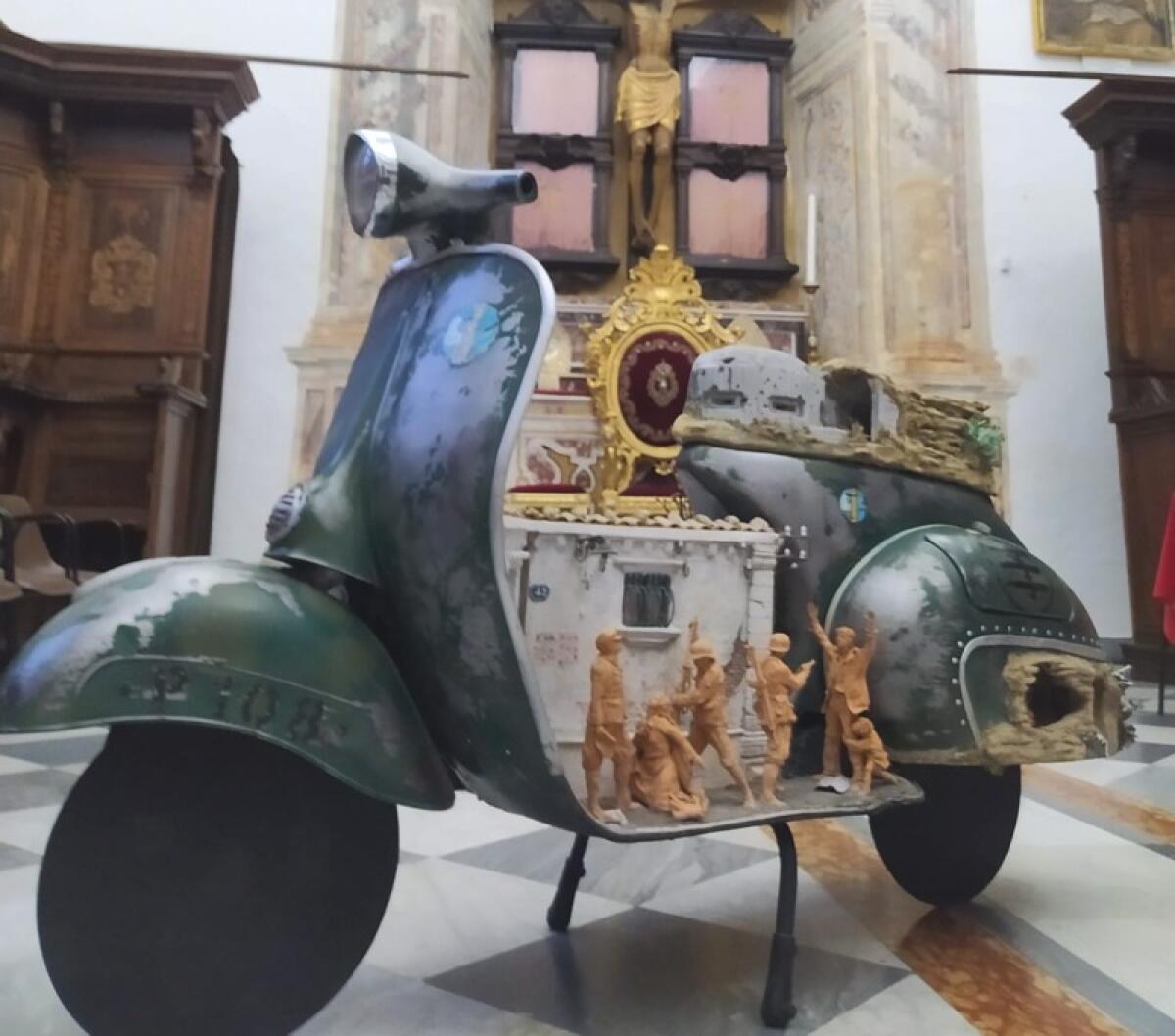 Caltagirone: da sabato 23 aprile in Cattedrale la mostra "Una vespa per la Pace" - 