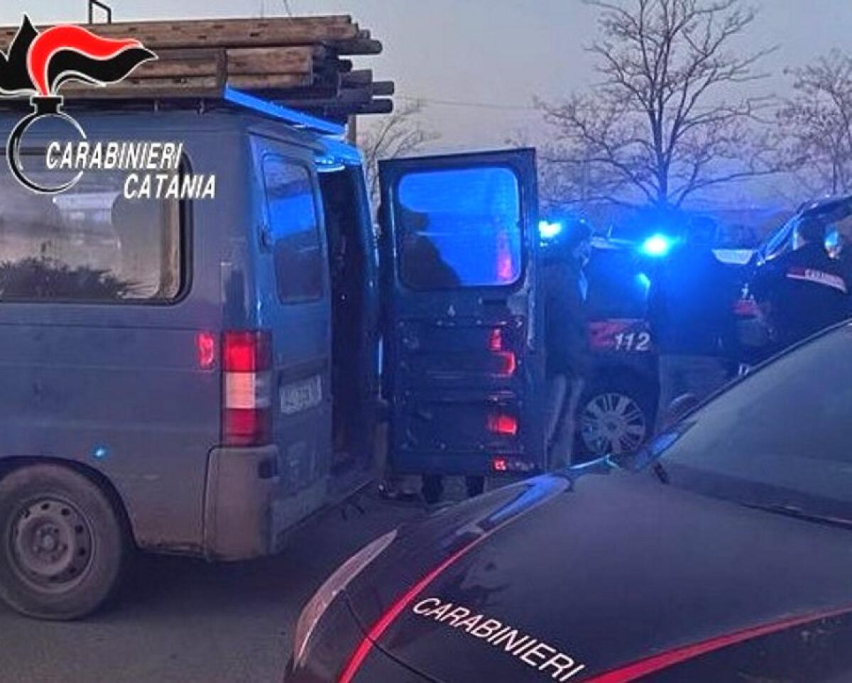 Ramacca: furti di agrumi ed attrezzatura agricola, i Carabinieri denunciano due persone - 