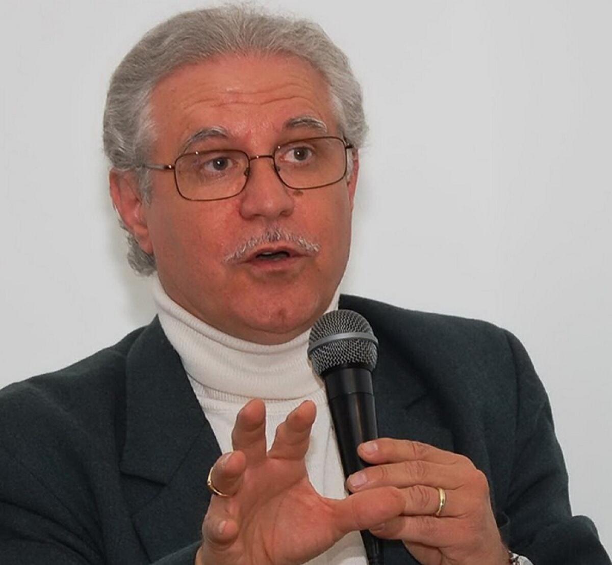 Caltagirone: “Eretici, avventurieri e cospiratori”, il libro dell'artista Alfio Patti - 