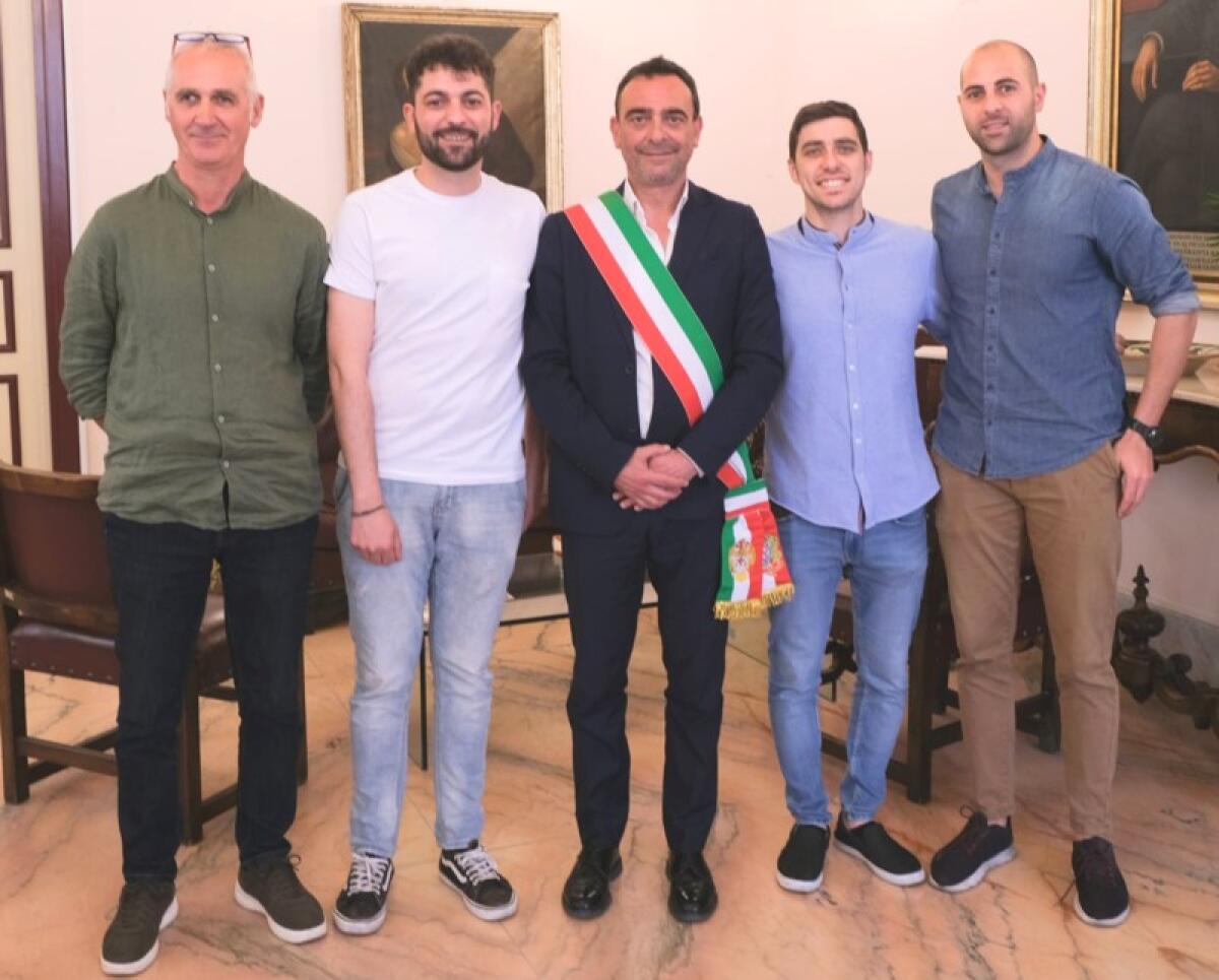 Calcio a 5: l’Asd Futsal Kalat Project, neopromossa in serie C2, ricevuta al municipio di Caltagirone - 