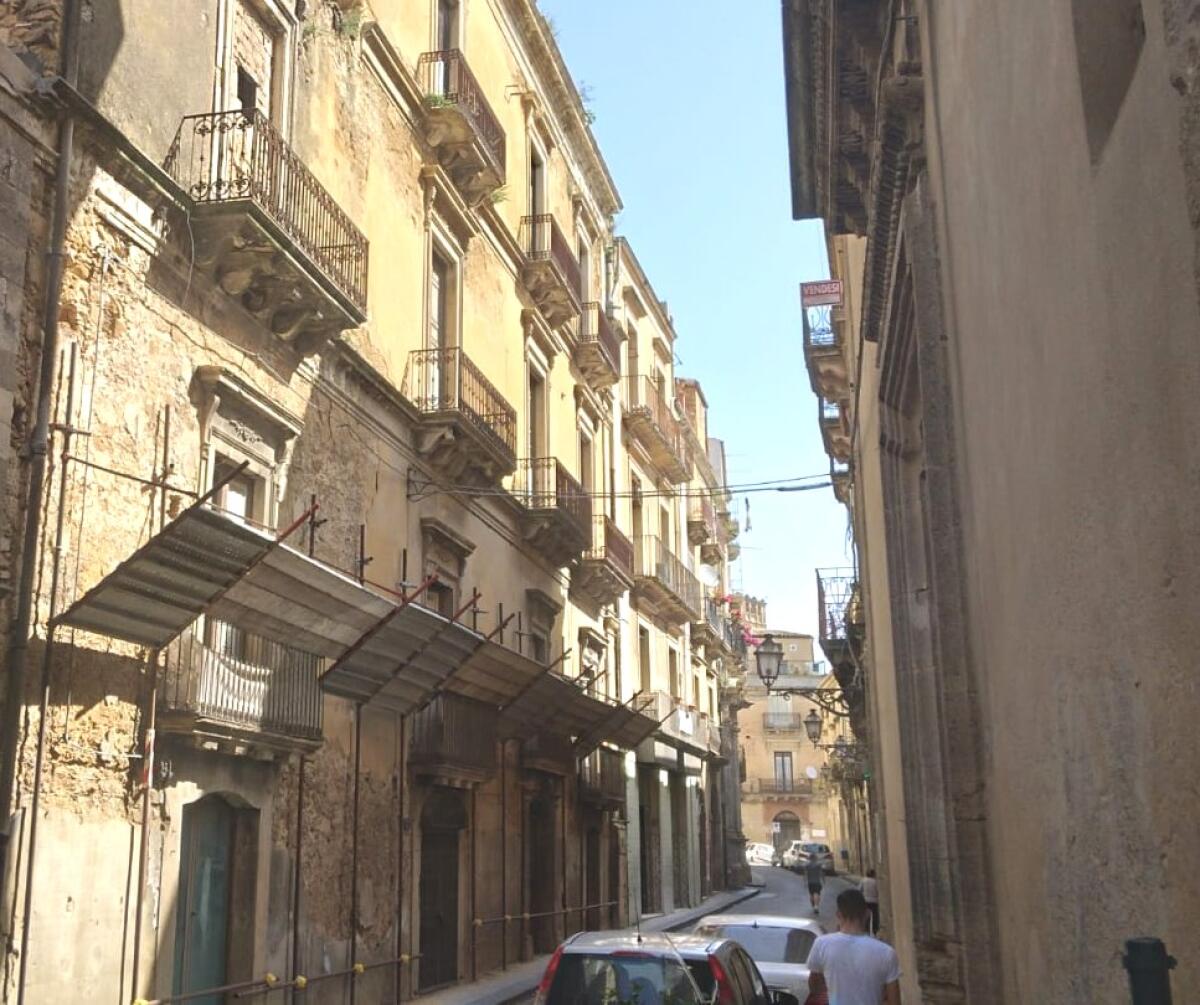 Caltagirone: 7 milioni di euro, richiesti alla Regione, per l'acquisto ed il recupero di Palazzo Spadaro - 