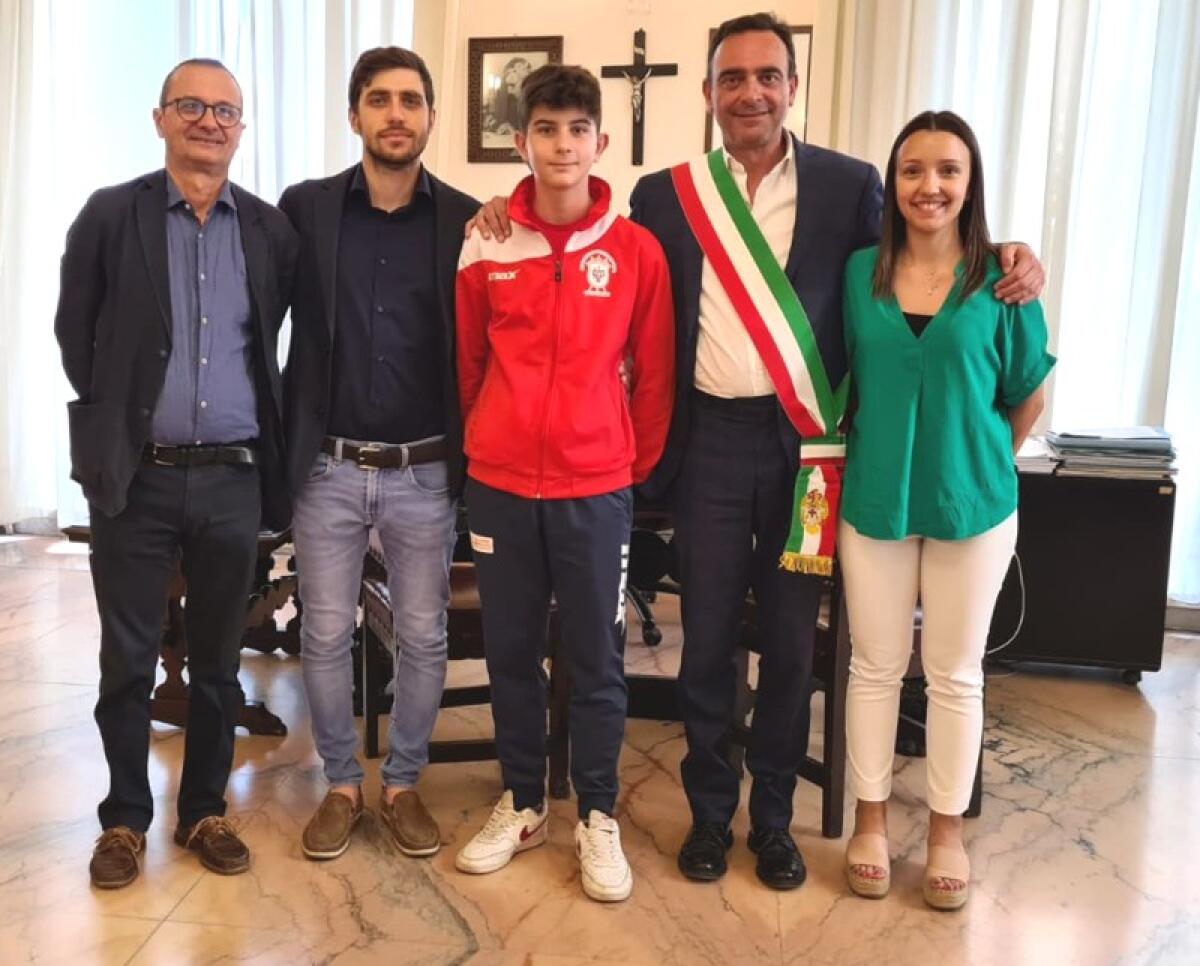 Scherma: il campione regionale Coni, Giacomo Di Stefano, ricevuto al municipio di Caltagirone - 