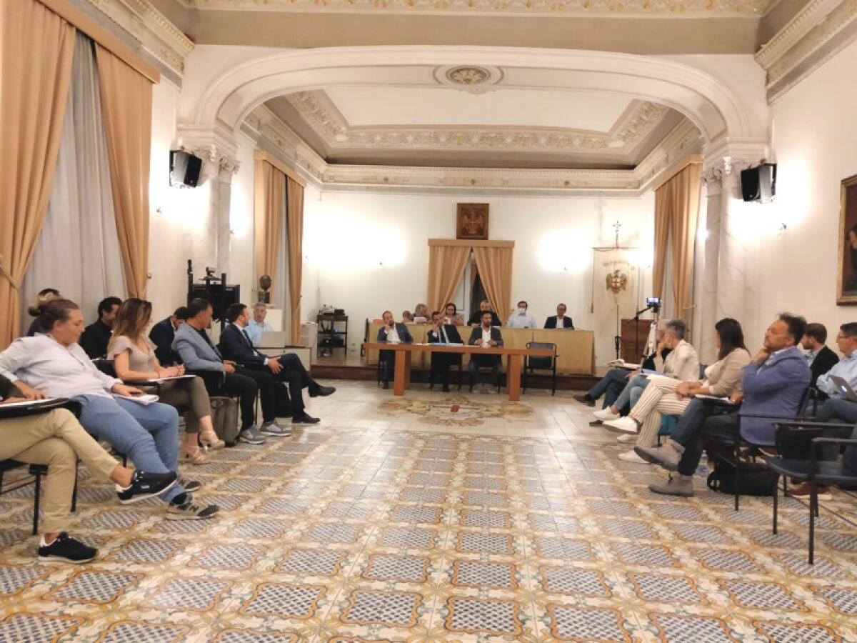 Caltagirone: stasera Consiglio comunale sulla dichiarazione di dissesto del Comune - 