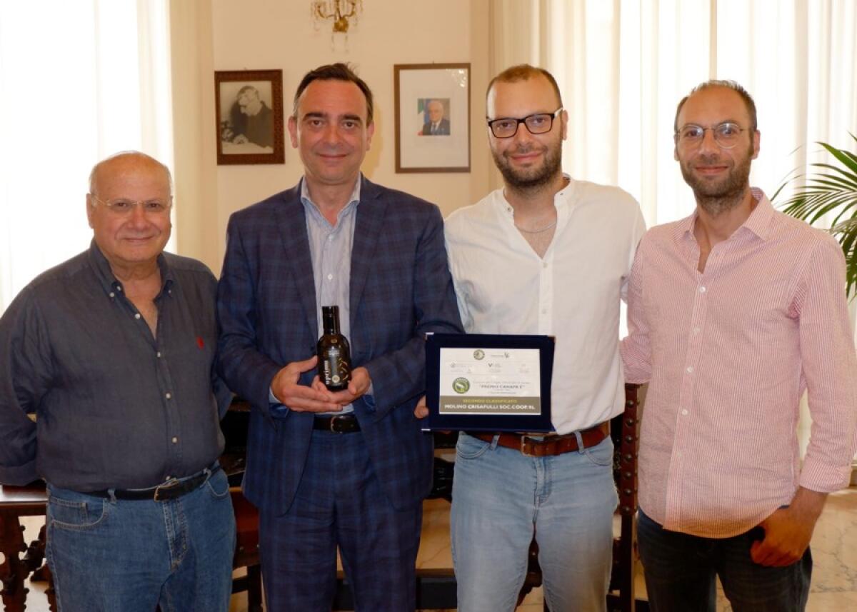 Caltagirone: al premio nazionale "Miglior olio di semi di canapa" secondo posto per il Molino Crisafulli - 