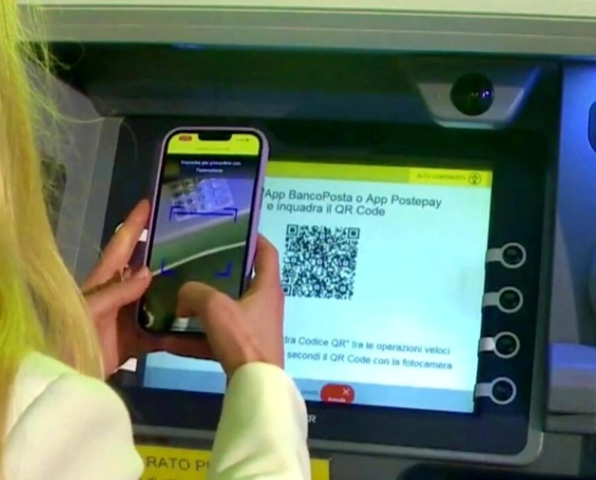 Caltagirone: all'ufficio postale di Piazza della Rinascita è possibile prelevare anche senza carta - 