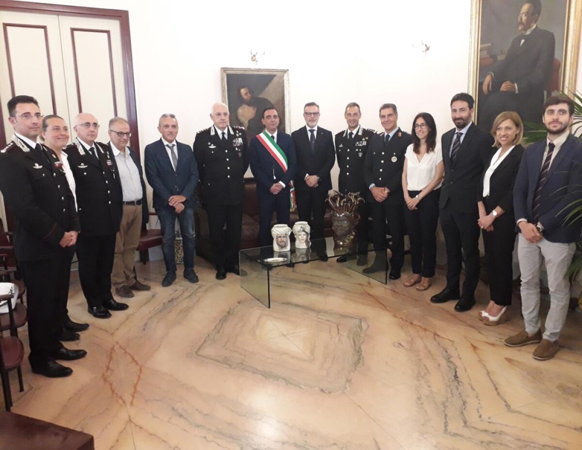 Il comandante generale dell’Arma dei carabinieri al municipio di Caltagirone. Il sindaco: "lavoriamo per una nuova caserma" - 