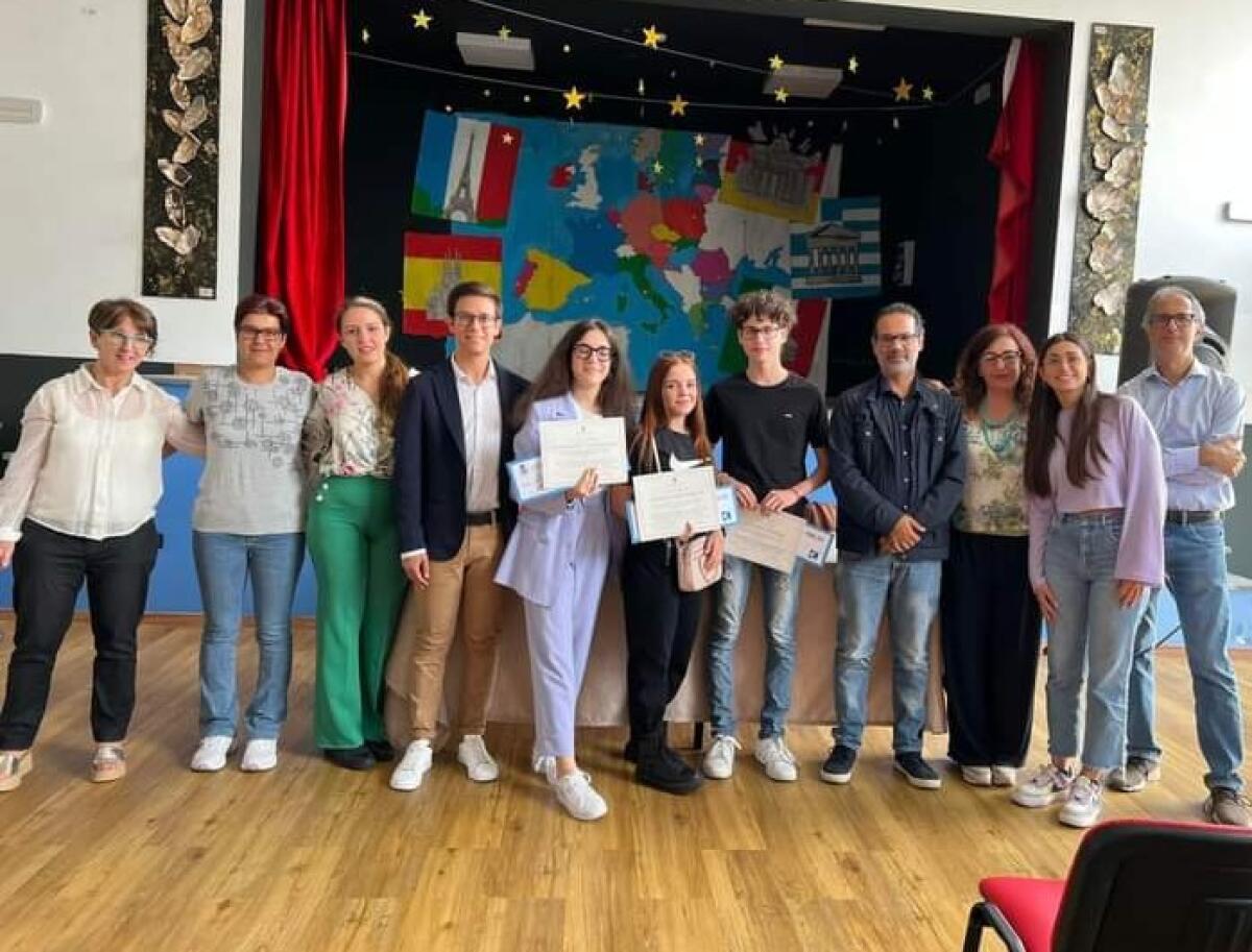 Licodia Eubea: attestato di riconoscimento e un premio in denaro per i diplomati con il massimo dei voti - 