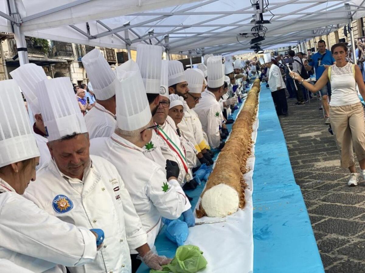Festa Guinnes per il cannolo destinato ad entrare nella storia lungo oltre 21 metri - 